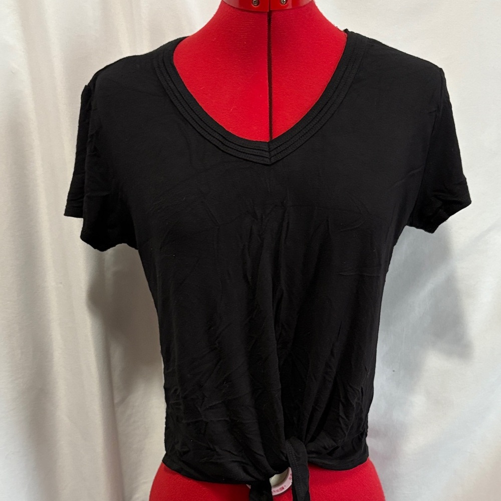 Pebble and Stone Black Tie-Front Tee MM20
